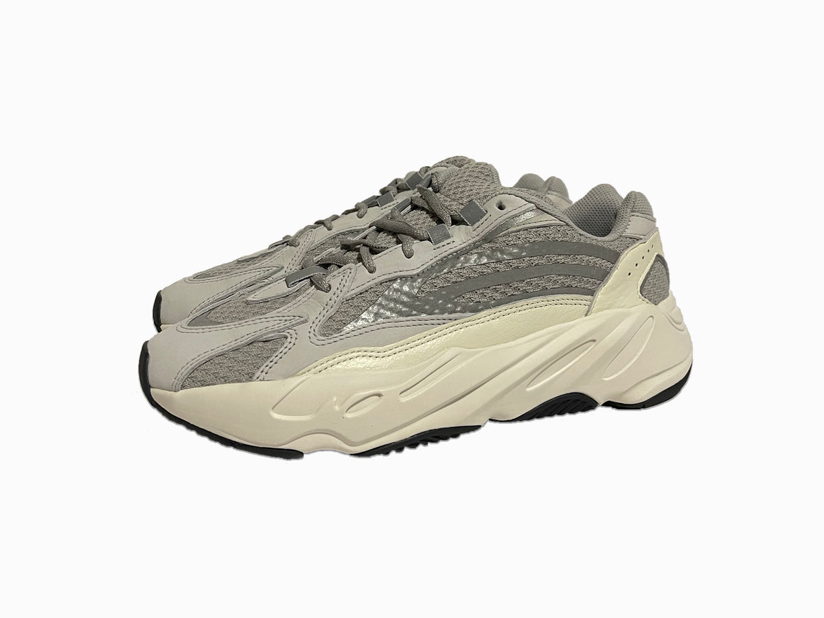 Static v2 sales yeezy 700