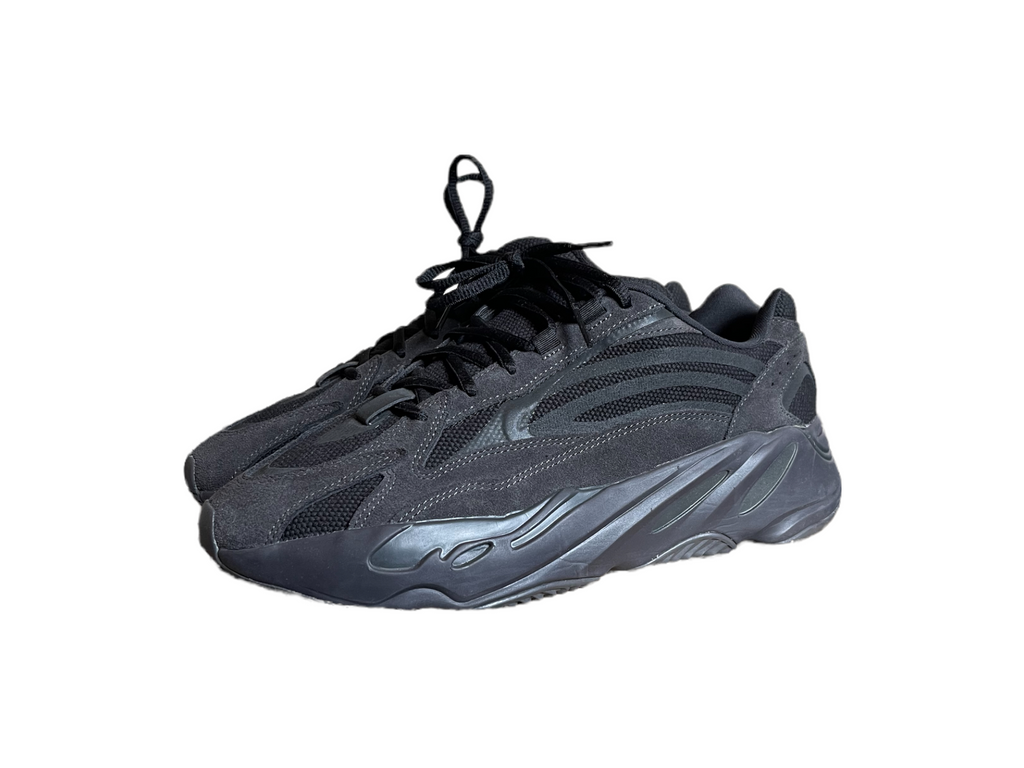 Vanta black clearance yeezy 700